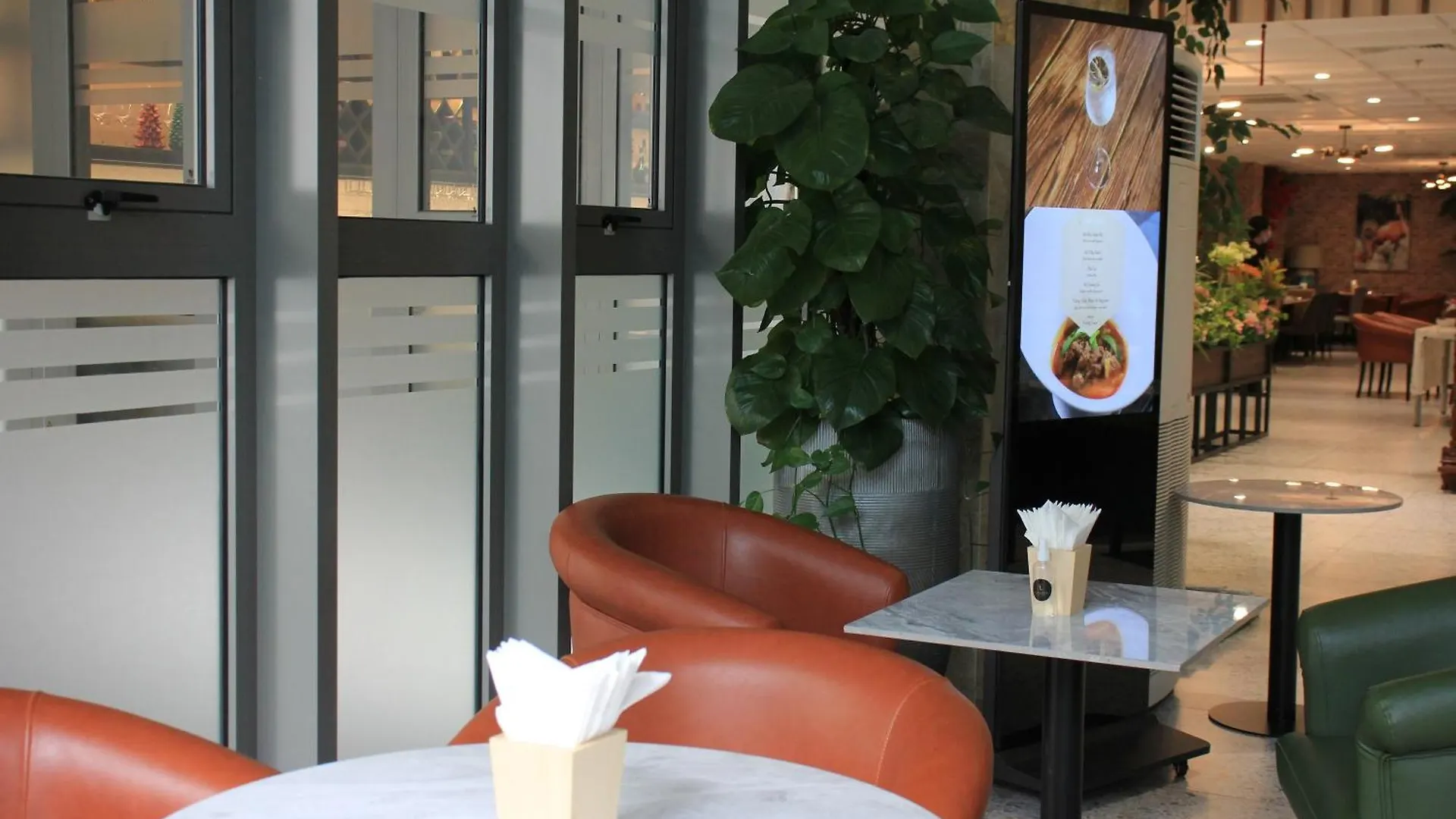 Lanura Apartments And Hotel Ho Chi Minh City 3*,