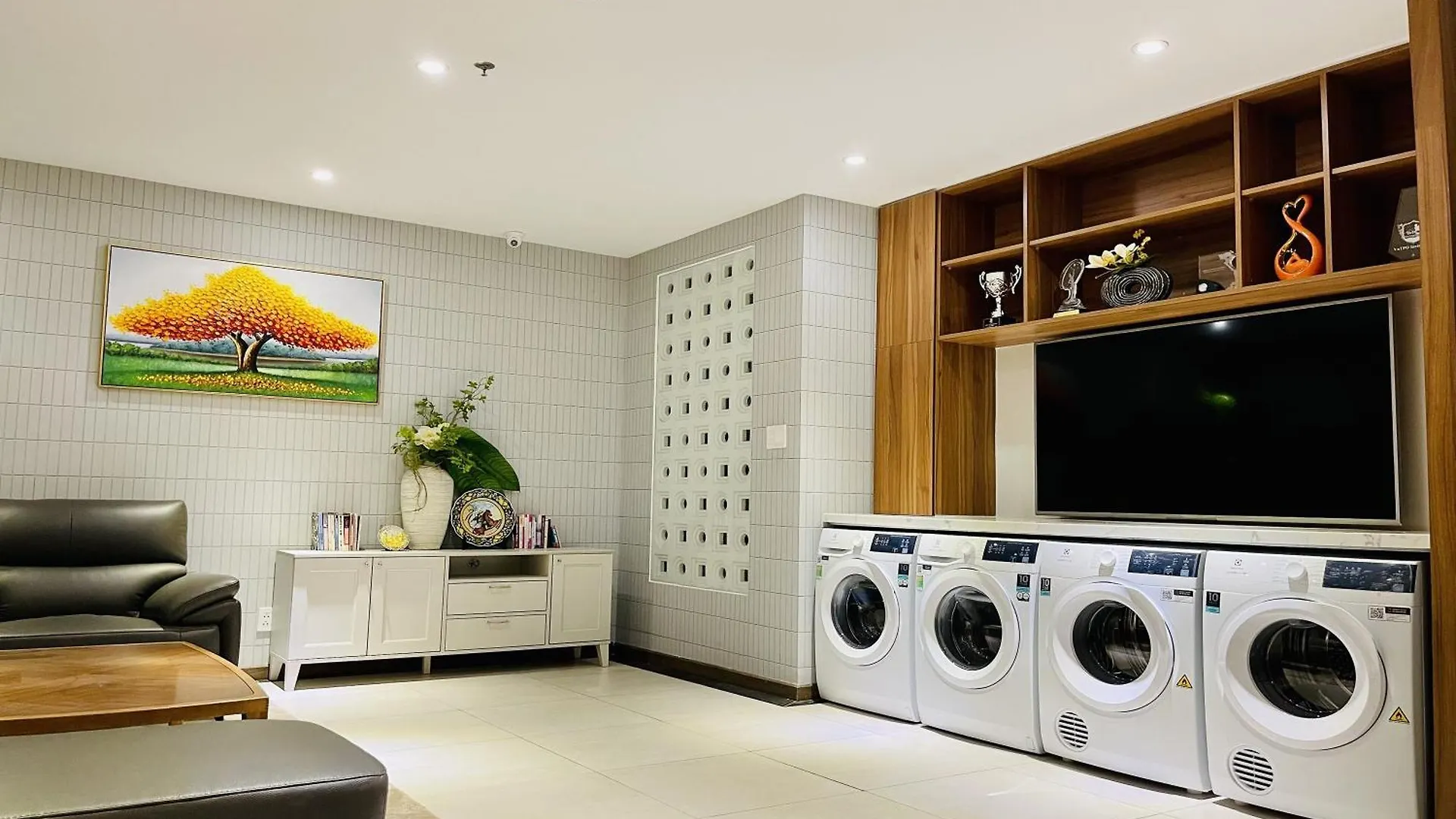 Lanura Apartments And Hotel Ho Chi Minh City 3*,