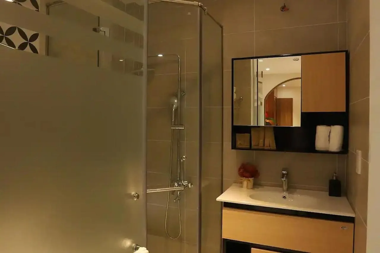 Lanura Apartments And Hotel Ho Chi Minh City 3*,