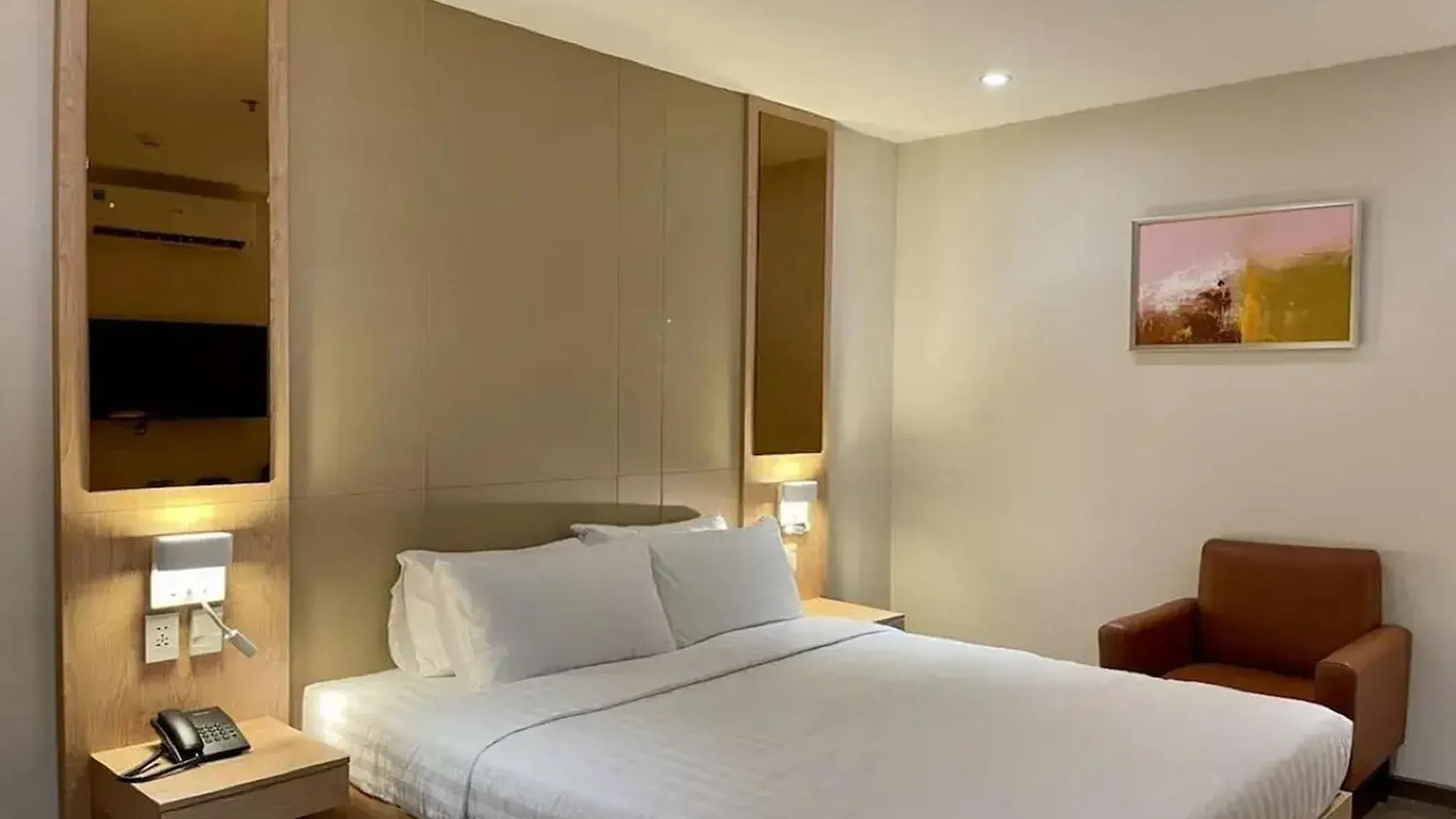 Lanura Apartments And Hotel Ho Chi Minh City 3*,